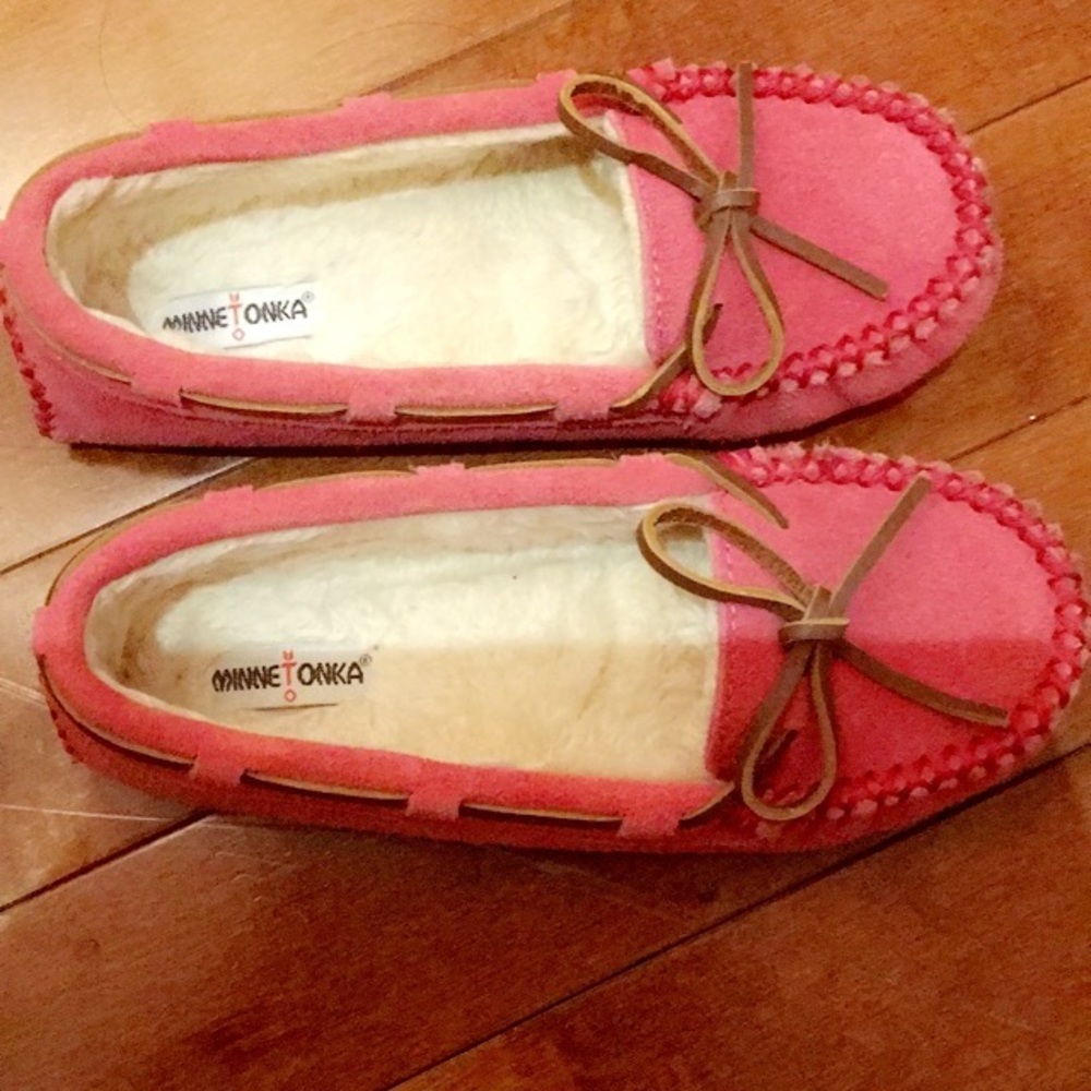 Minnetonka Women's Moccasin in Pink